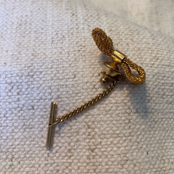 Vintage Gold Mesh Bowtie Pin - Picture 2 of 3